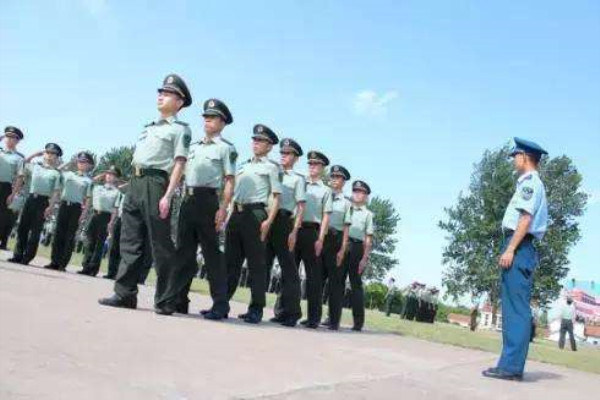 军校跟当兵有什么区别 军校跟当兵有什么区别